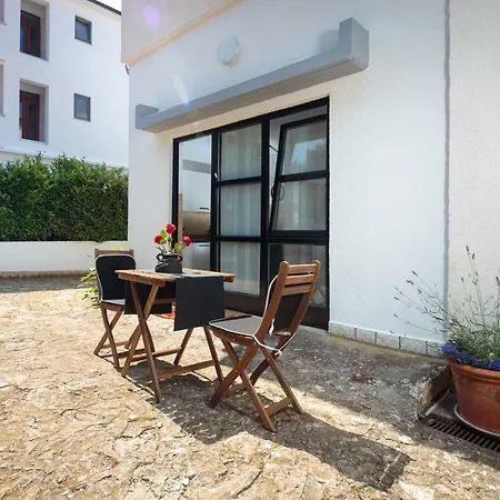 Apartment C52 *