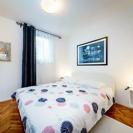 Apartment C52