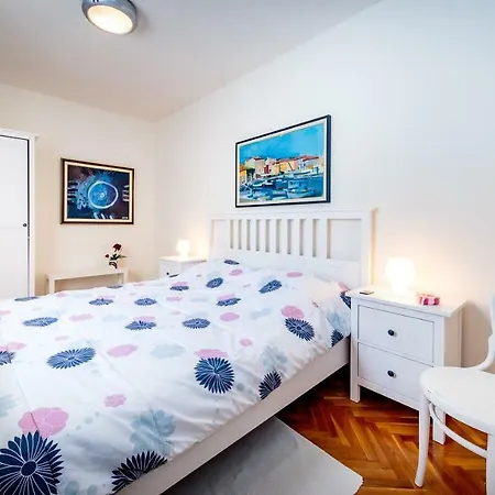 Apartment C52