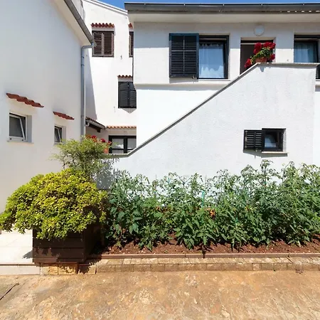 Apartment C52 *